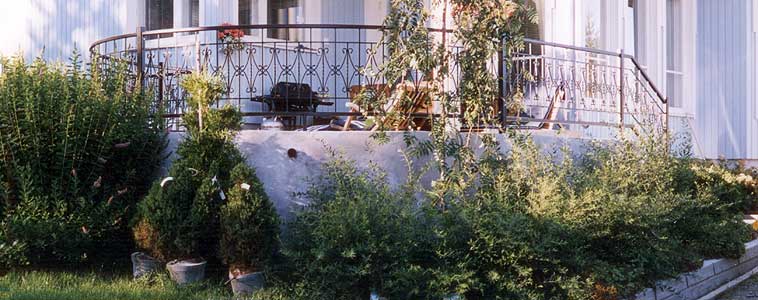 Kaareva terassikaide